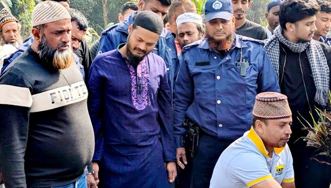 প্যারোলে মুক্তি নিয়ে বাবার জানাজা পড়ালেন ছাত্রলীগ নেতা