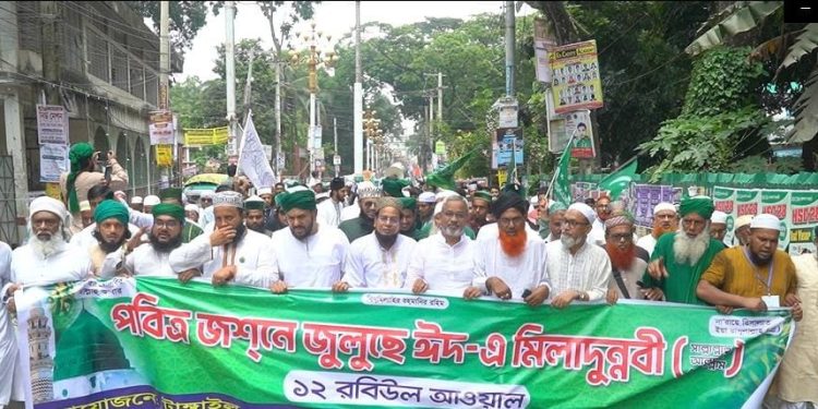 টাঙ্গাইলে ঈদে মিলাদুন্নবী উদযাপনে বিশ্বের মুসলিম উম্মাহর কল্যাণে বিশেষ মোনাজাত
